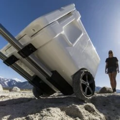 Yeti Coolers ROADIE 48 WHEELED - Kühlbox -Campingprodukte Geschäft 5638039355 aa roadie 48 wheeled yeti coolers 24