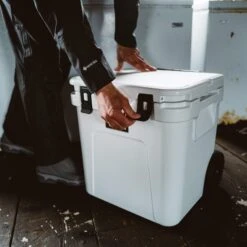 Yeti Coolers ROADIE 48 WHEELED - Kühlbox -Campingprodukte Geschäft 5638039355 x roadie 48 wheeled yeti coolers 24